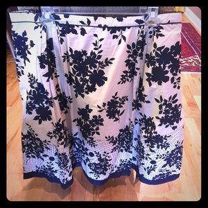 Gorgeous Navy/Cream Floral Skit with Embroidery