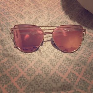 Cat eye gold suglasses