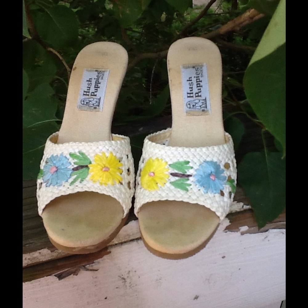 Pretty little Vtg straw cork sandals