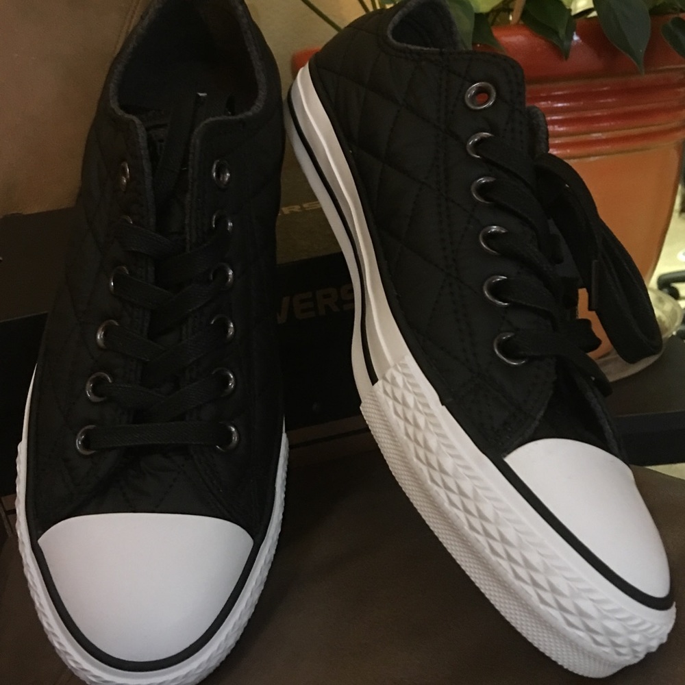 Converse Chuck Taylor All Stars Unisex NIB W8 M6