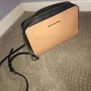 Micheal Kors jet set large cross body