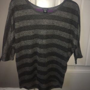Grey Stripped Mid-Sleeve Tshirt
