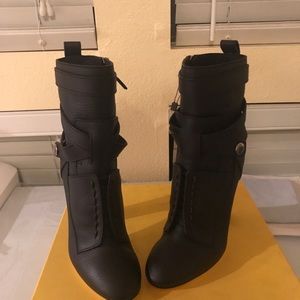 Fendi Women's Black Leather Diane Ankle Boots
