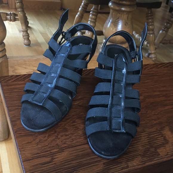 Merona black heels. - Picture 4 of 6