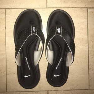 Black Nike Sandals