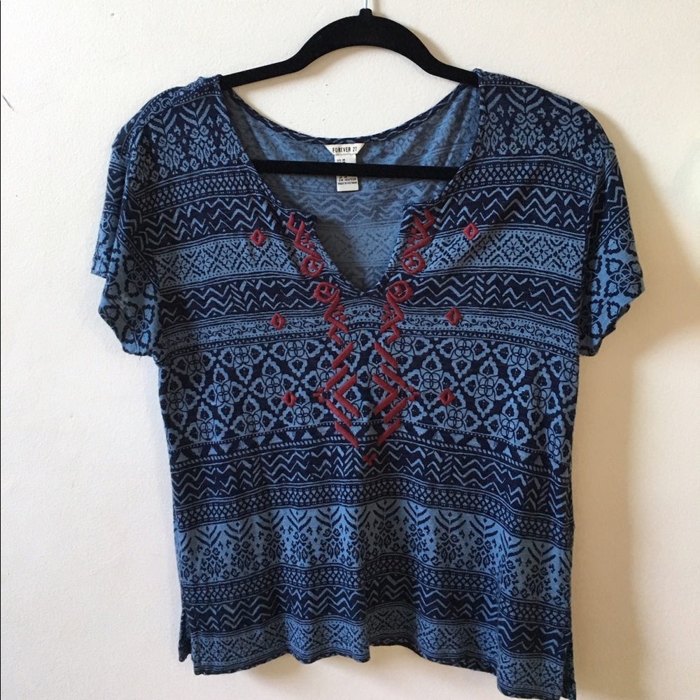 A blue shirt with burgundy detailing