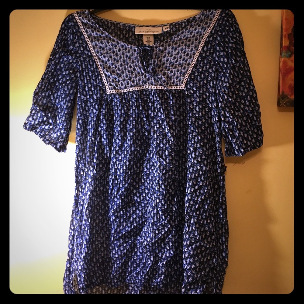 Blue and white patterned dress