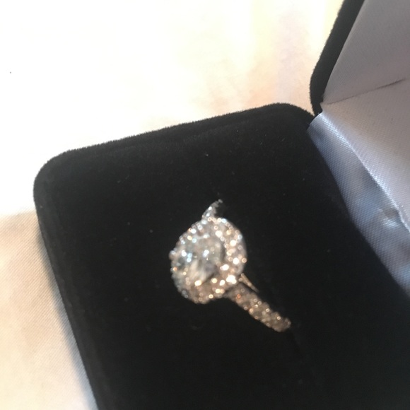 Neil Lane 14KW 1-1/2CTW oval round engagement ring - Picture 2 of 6