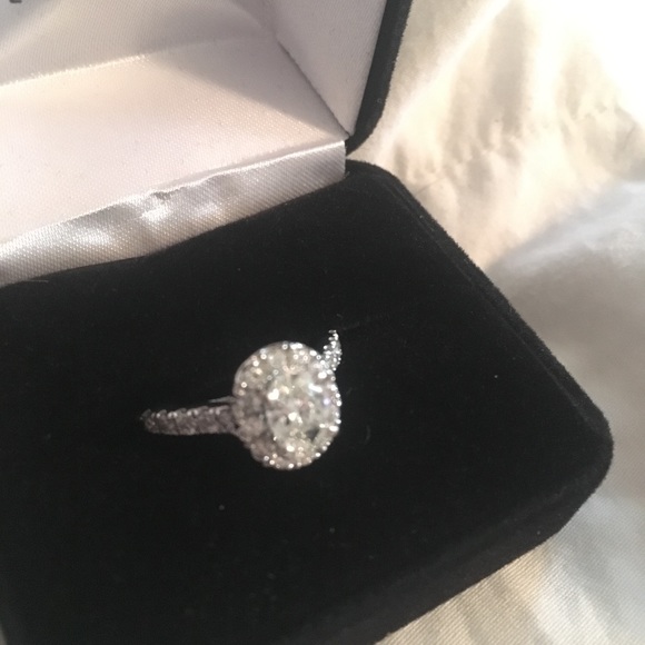 Neil Lane 14KW 1-1/2CTW oval round engagement ring - Picture 3 of 6