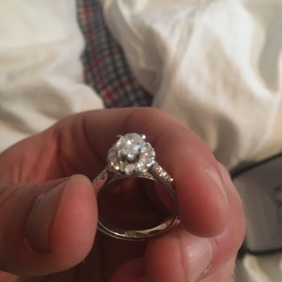 Neil Lane 14KW 1-1/2CTW oval round engagement ring - Picture 4 of 6