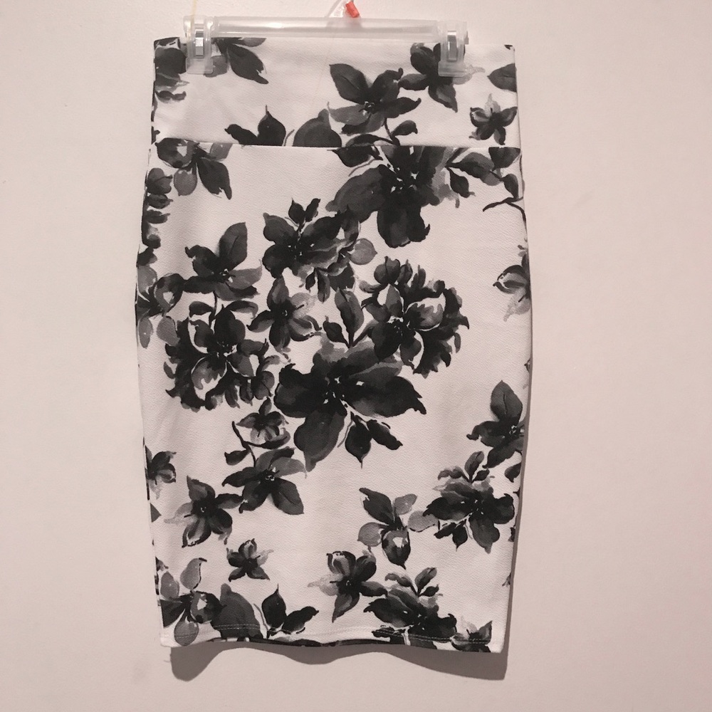 SilhouetteNYC Black White Grey Flower Pencil Skirt