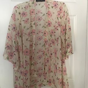 Kimono cardigan with light pink flowers