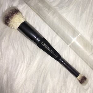 It cosmetics brush