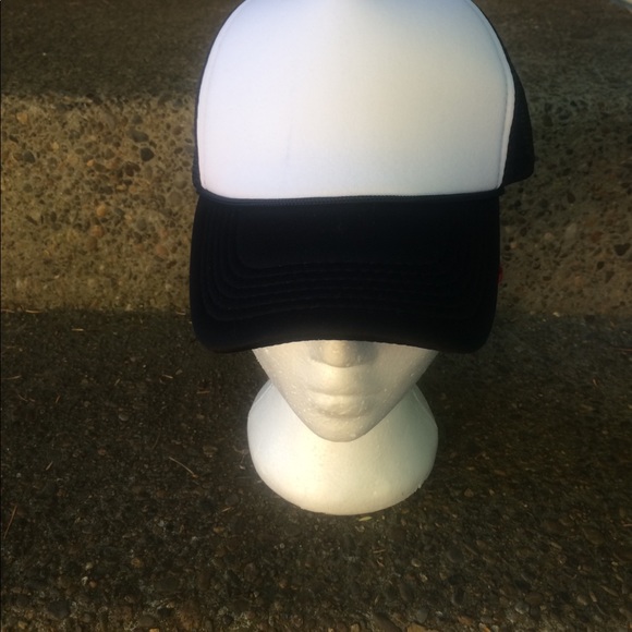 Black and white Trucker mesh hat Brand new Snap - Picture 6 of 7