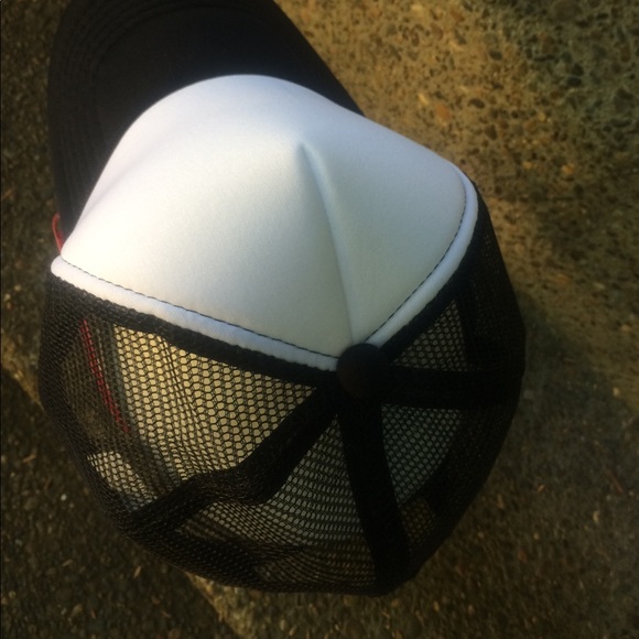 Black and white Trucker mesh hat Brand new Snap - Picture 7 of 7