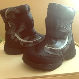Nearly new snow boots!!
