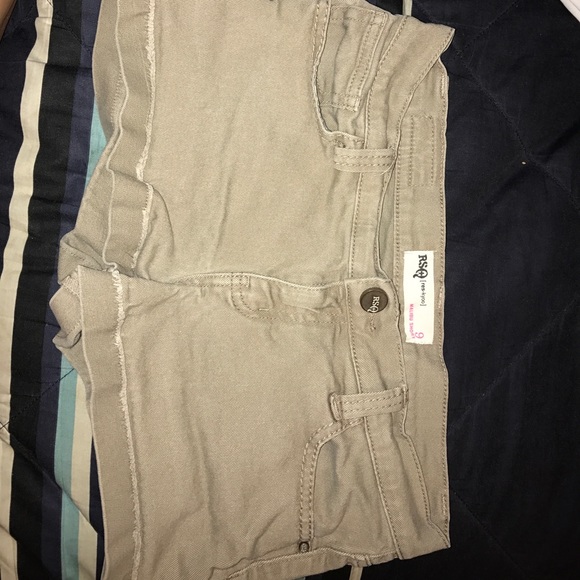 Don't fit anymore and looking for a new home. - Picture 1 of 2