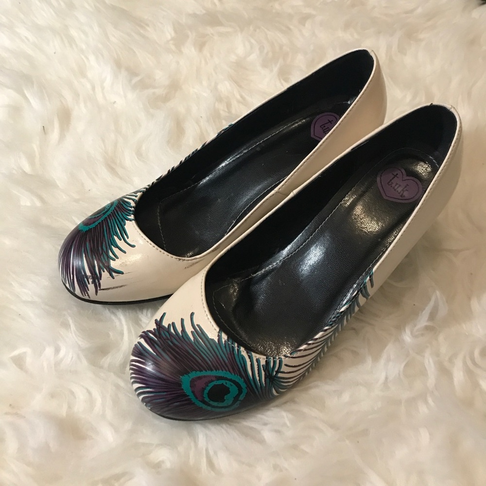 Ivory heels with peacock design