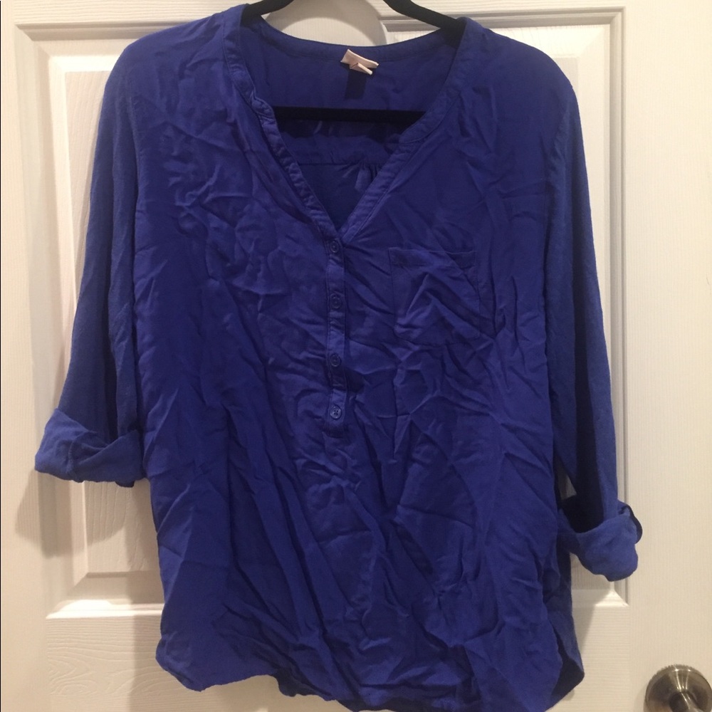 Bright blue shirt with roll up sleeves.