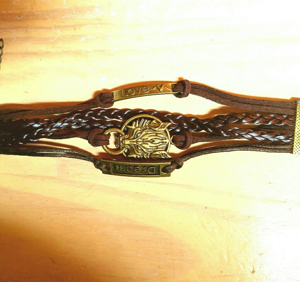 NBWOT  LEATHER WOLF BRACELET