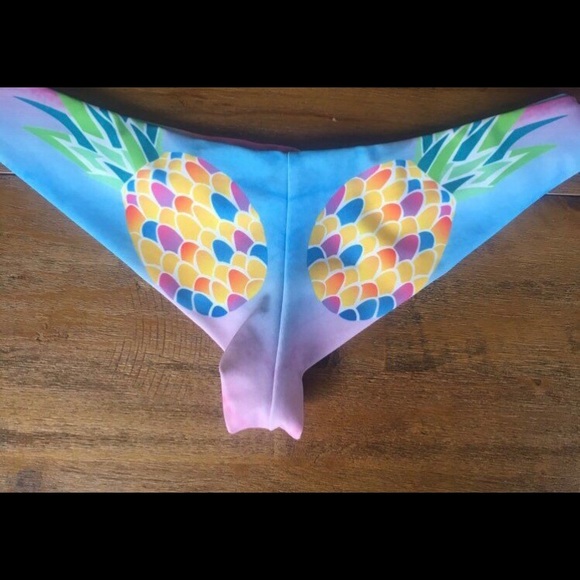 SOLD - Picture 3 of 4