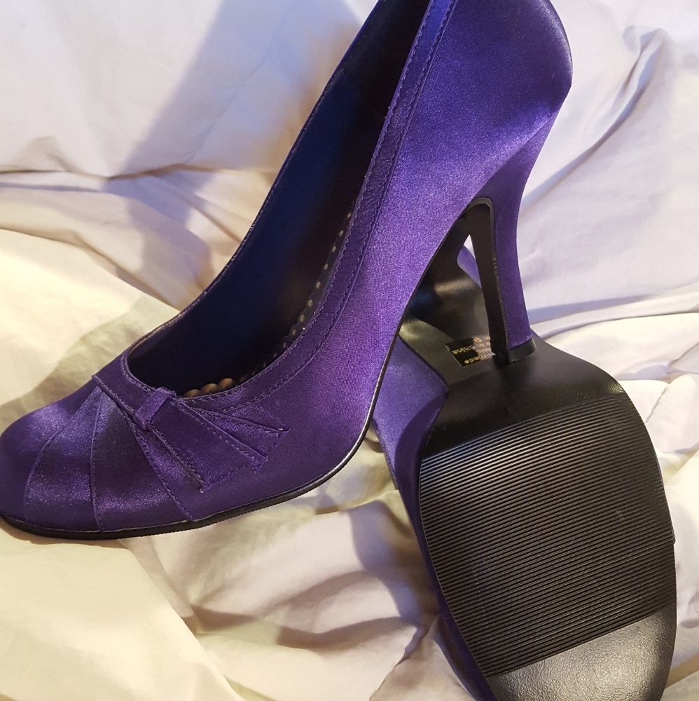 Pulse size 9 Purple heels New with box