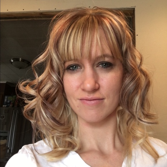 Meet your Posher, Holli - Picture 1 of 1