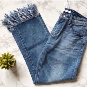 NWOT✨ Glamorous Frayed Hem Jeans