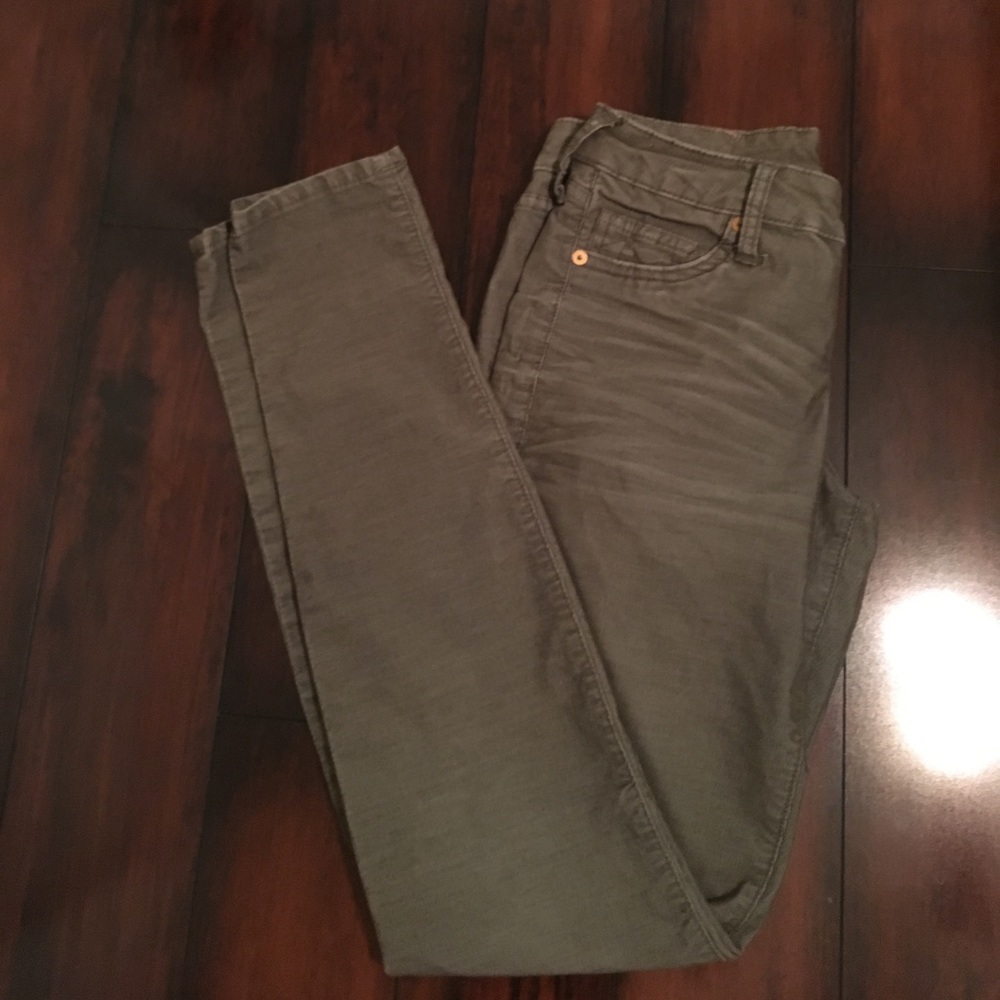 DONATING SOON! True religion green corduroy pants