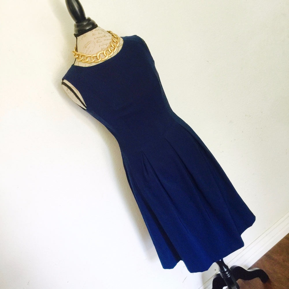 BEAUTIFUL CLASSIC PLEATED NAVY COCKTAIL DRESS