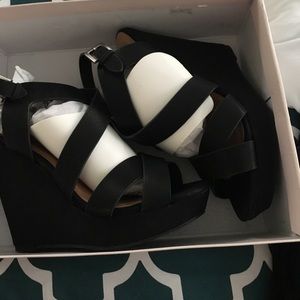 Chinese Laundry black wedges Never worn