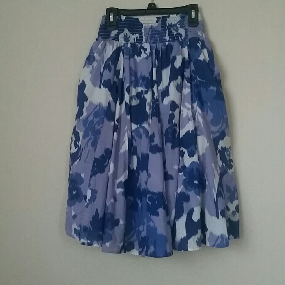 Blue/white full skirt w/stretchy waist knee-length