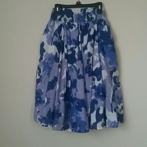 Blue/white full skirt w/stretchy waist knee-length