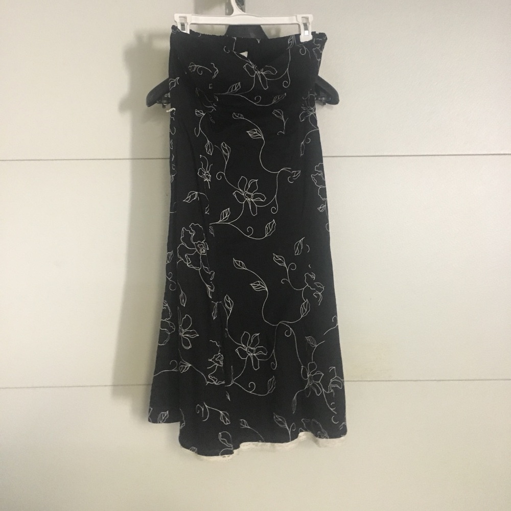 White House/Black Market Black w/ white flowers