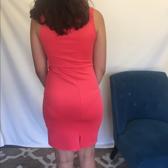NWOT Sexy coral bodcon mini, lovely neckline, xs/s - Picture 3 of 6