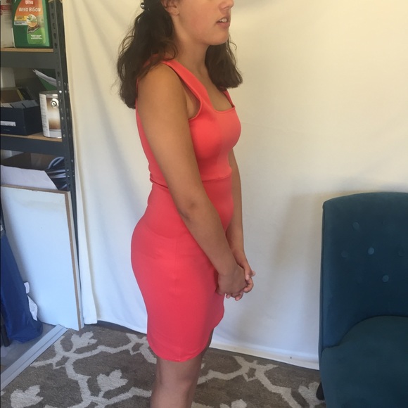 NWOT Sexy coral bodcon mini, lovely neckline, xs/s - Picture 4 of 6