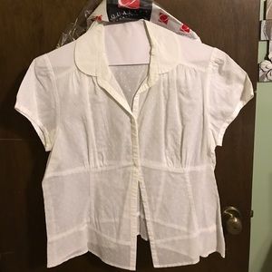 Super Cute Vintage white dotted swiss top.🛍🎀👚🐾