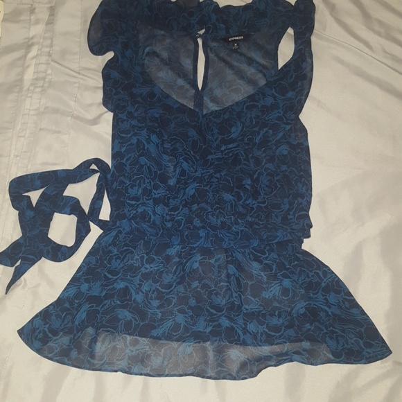 🚨FINAL SALE 🚨🌞3 EXPRESS TOPS SALE🌞 - Picture 2 of 7