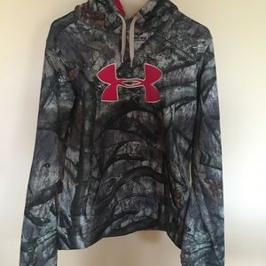 Under armor camo sweatshirt