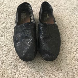 Black glitter toms