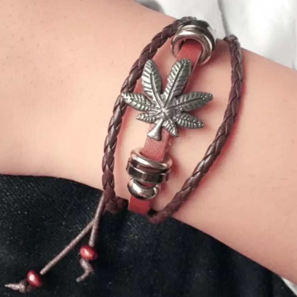 5/$25 Braided pot leaf pull string bracelet