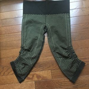 LULULEMON CROPPED LEGGINGS