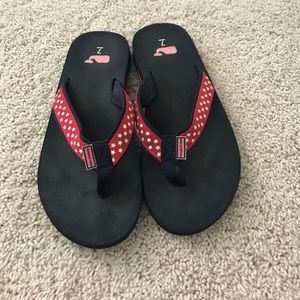 Vineyard vines flip flops