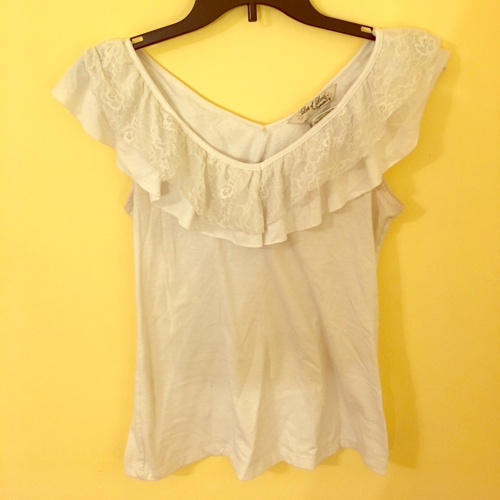 Simple white shirt, fancy collar