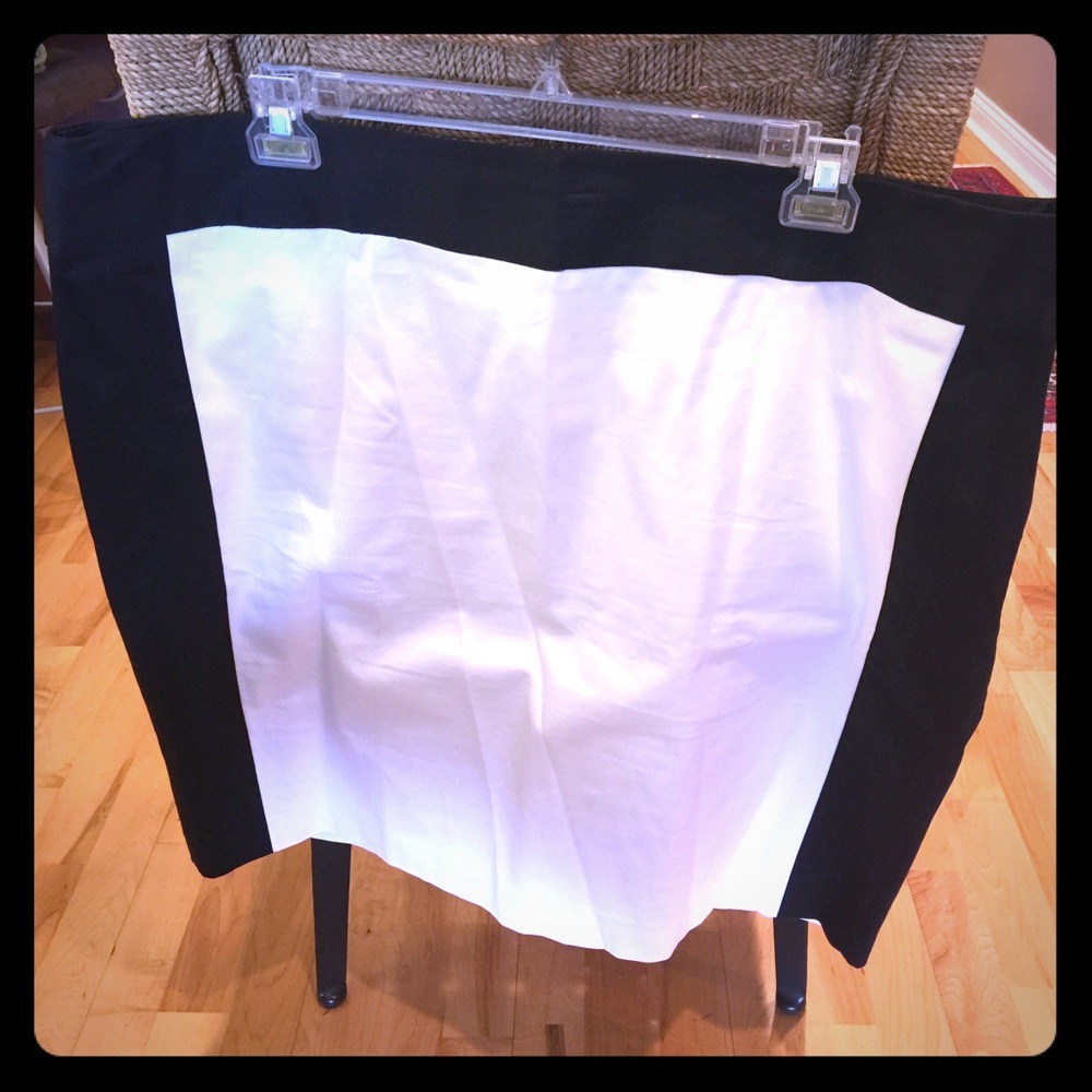 Black/White Color Blocked Pencil Skirt Plus Size