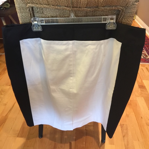 Black/White Color Blocked Pencil Skirt Plus Size - Picture 2 of 3