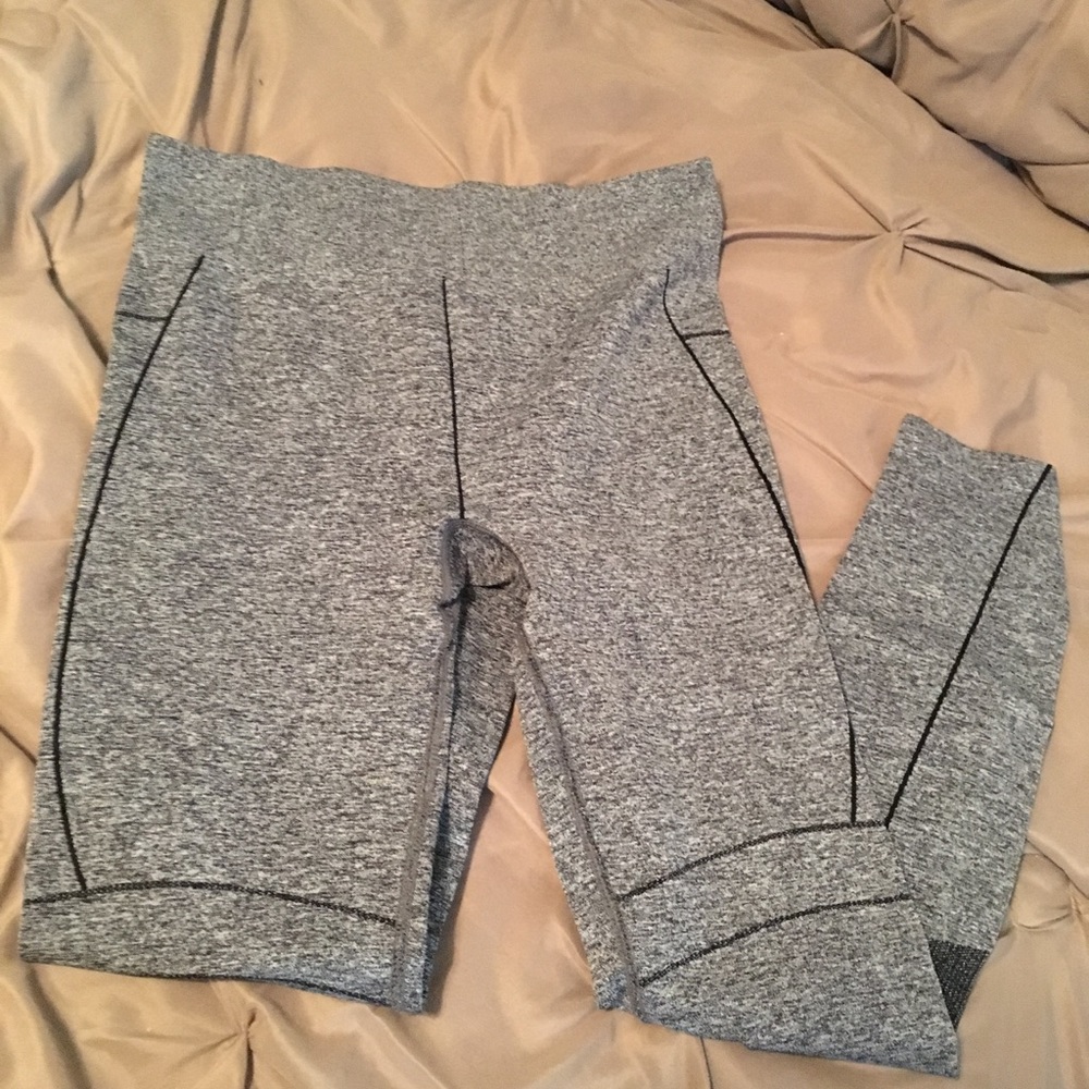 Seamless grey leggings