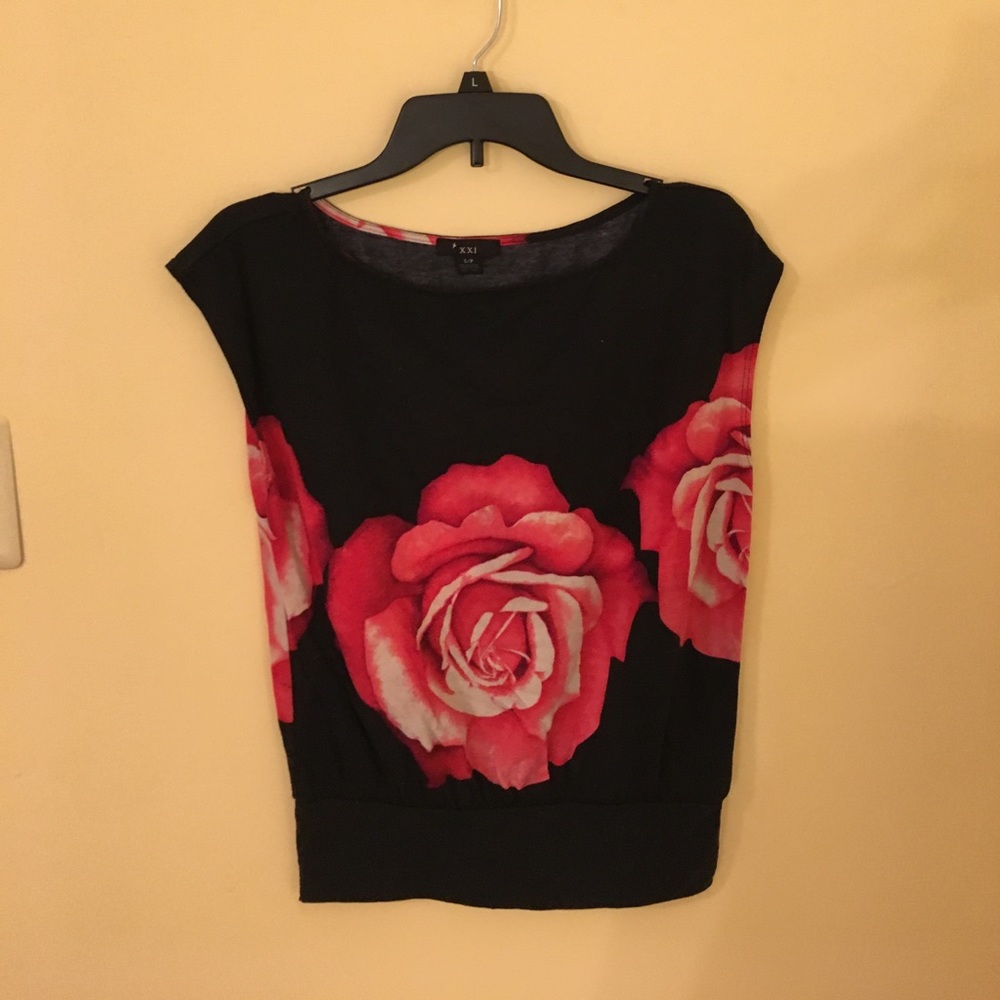 Cute rose top!