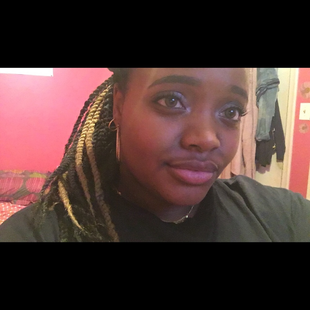 Meet your Posher, Alexia