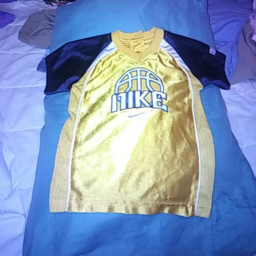 Boys size 18 mos. Nike shirt